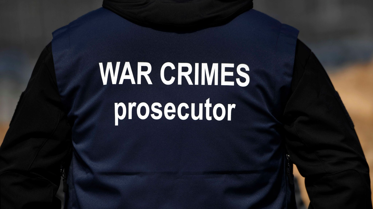 «War Crimes Prosecutor» («Ankläger für Kriegsverbrechen»)
Ein Ermittler eines internationalen Forensik-Teams. - Foto: Carol Guzy/ZUMA/dpa