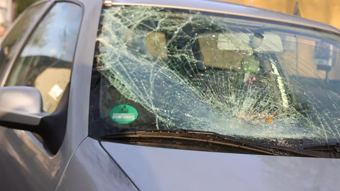 POL-GE: Mitarbeiter der Müllentsorgung bei Verkehrsunfall schwer verletzt - Bild: presseportal.de
