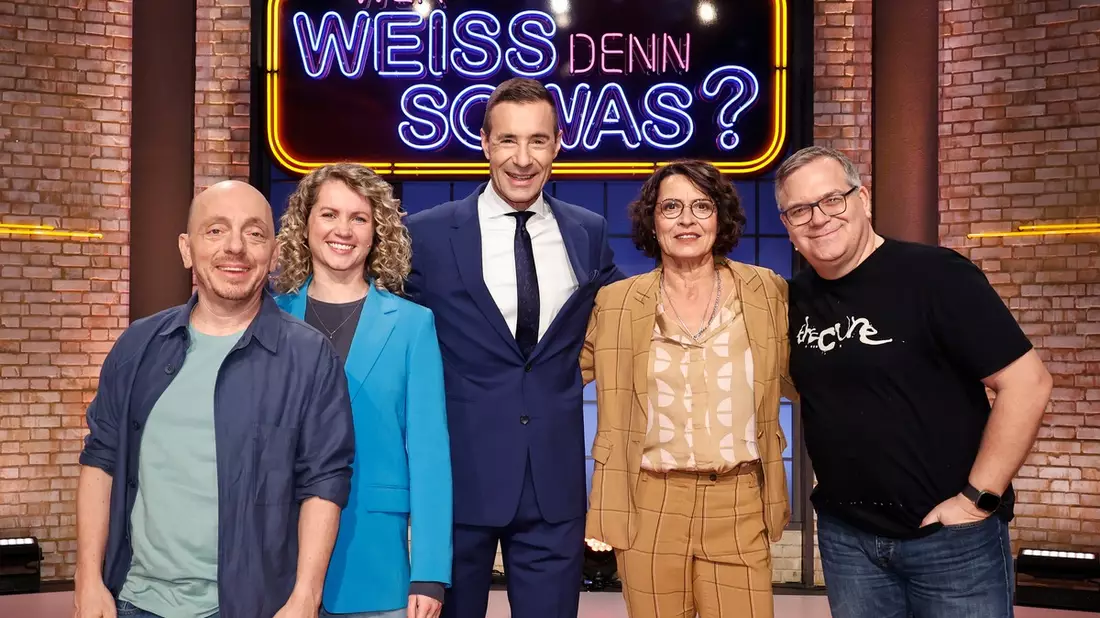 Tatort-Duell: Ulrike Folkerts und Cornelia Gröschel bei Wer weiß denn sowas? - Das Wissensquiz vom 22. bis 26. April 2024, um 18:00 Uhr im Ersten - Bild: presseportal.de
