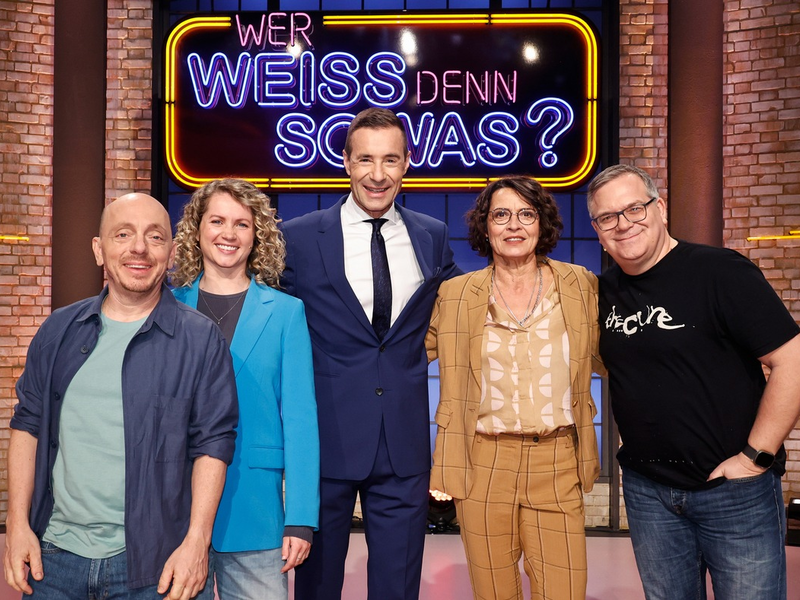 Tatort-Duell: Ulrike Folkerts und Cornelia Gröschel bei Wer weiß denn sowas? - Das Wissensquiz vom 22. bis 26. April 2024, um 18:00 Uhr im Ersten - Foto: presseportal.de