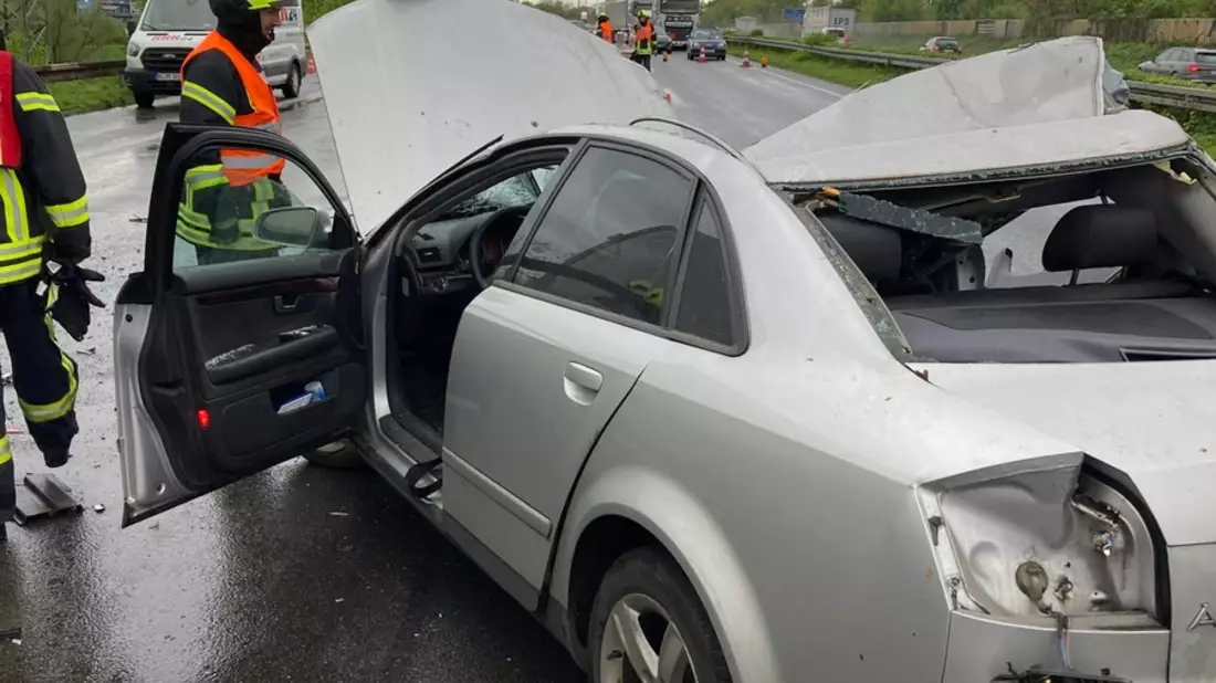 FW-OB: Verkehrsunfall zwischen PKW und LKW auf der BAB 42 - Bild: presseportal.de