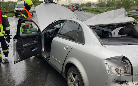 FW-OB: Verkehrsunfall zwischen PKW und LKW auf der BAB 42 - Foto: presseportal.de