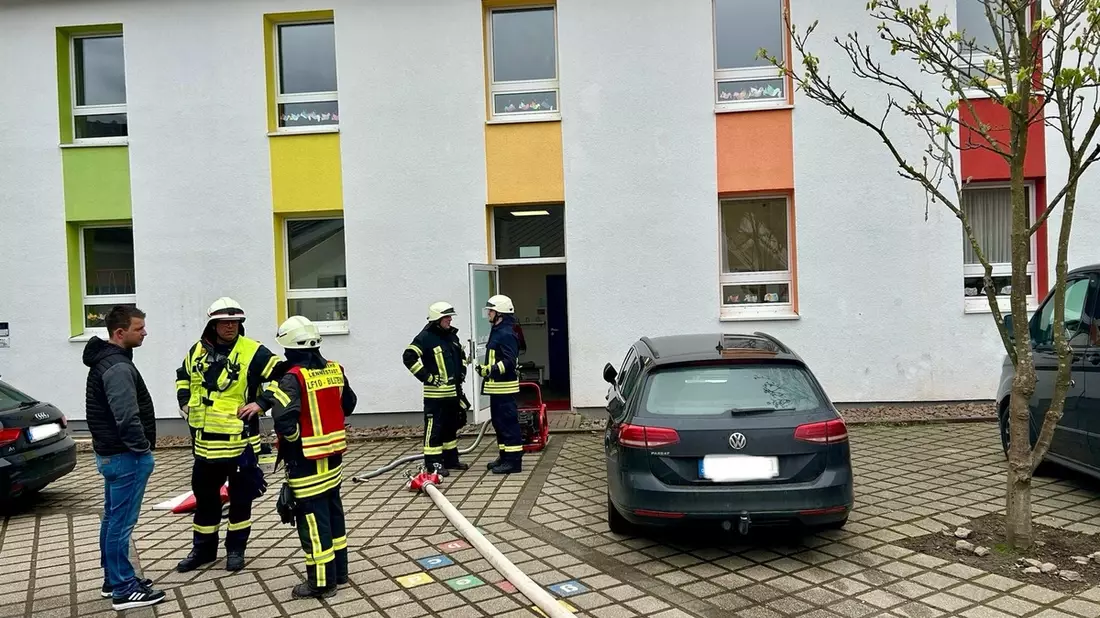 FW-OE: Gemeldeter Kellerbrand in Bilsteiner Grundschule - Bild: presseportal.de