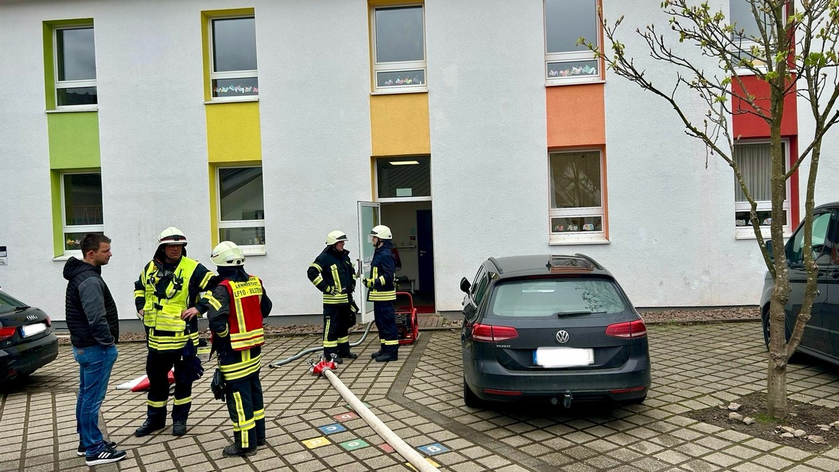 FW-OE: Gemeldeter Kellerbrand in Bilsteiner Grundschule - Foto: presseportal.de