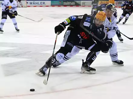 Das Aus im Playoff-Halbfinale gegen Bremerhaven beendete eine ohnehin durchwachsene Saison des Münchner Star-Ensembles. - Foto: Carmen Jaspersen/dpa