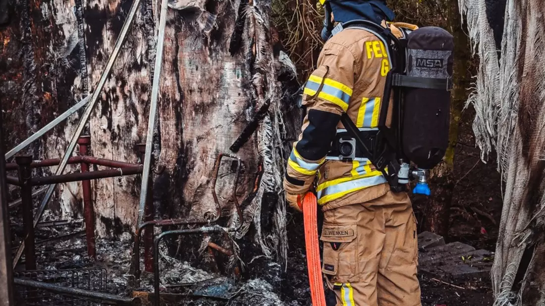 FW Gronau: Brand eines als Lager genutzten Containers - Bild: presseportal.de