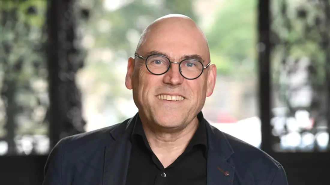 «Es ist ein Fehler von Voigt, dass er sich mit Höcke zum TV-Duell verabredet hat», sagt der Politikwissenschaftler Prof. Wolfgang Schroeder, «Voigt trage damit zu «einer weiteren Normalisierung und Etablierung der AfD bei». - Bild: David Ausserhofer/WZB Berlin/dpa