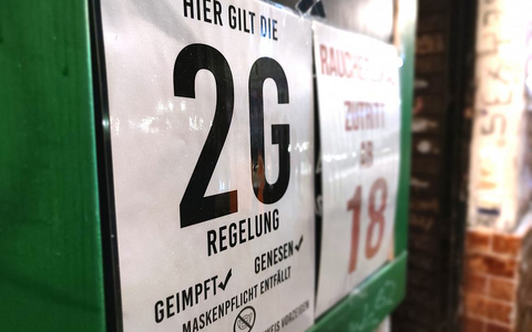 2G-Hinweisschild an einer Bar (Archiv) - Foto: über dts Nachrichtenagentur