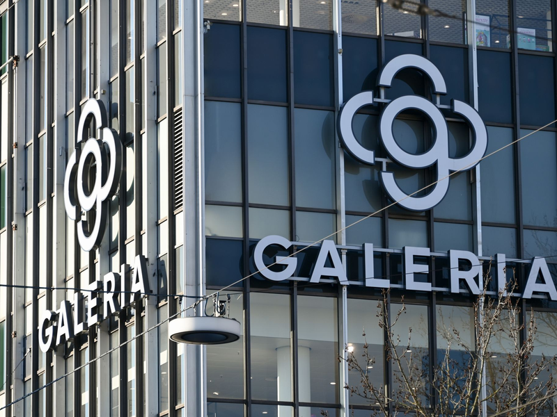 Jörg Funder, Handelsexperte, rechnet nicht damit, dass neuen Eigentümer einen Großteil der 92 Filialen von Galeria Karstadt Kaufhof weiterbetreiben würden. - Foto: Uwe Zucchi/dpa