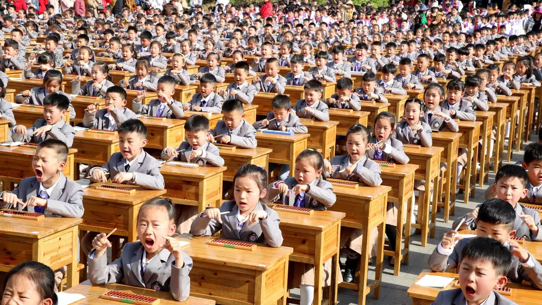 Laut einer Studie gibt es große Differenzen etwa bei der Beurteilung, wie wichtig es ist, Kinder zu Gehorsam zu erziehen. - Bild: Zhang Kaihu/SIPA Asia via ZUMA Wire/dpa