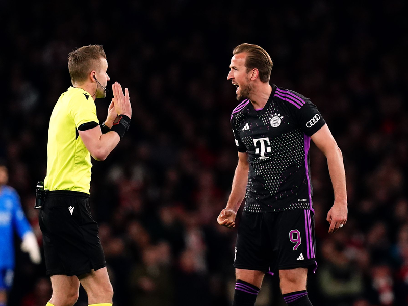 Mit den Schiedsrichterentscheidungen waren die Bayern um Harry Kane (r) nicht zufrieden. - Foto: John Walton/PA Wire/dpa