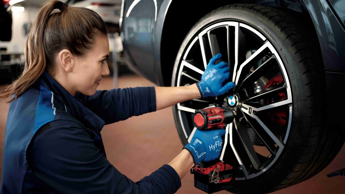 Zwei attraktive Optionen als Extra zum Leasingvertrag / Leasing Upgrades für mehr Komfort: BMW Financial Services bietet maßgeschneiderten Reifenservice - Foto: presseportal.de
