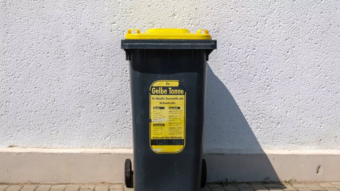 Alles klar bei der gelben Tonne? / Warum Vielzahl an Recycling-Siegeln Verbraucher in die Irre führt - Bild: presseportal.de