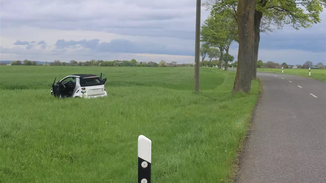 POL-DN: Im Feld überschlagen - Bild: presseportal.de