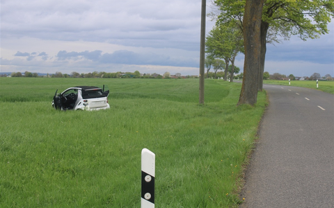 POL-DN: Im Feld überschlagen - Foto: presseportal.de
