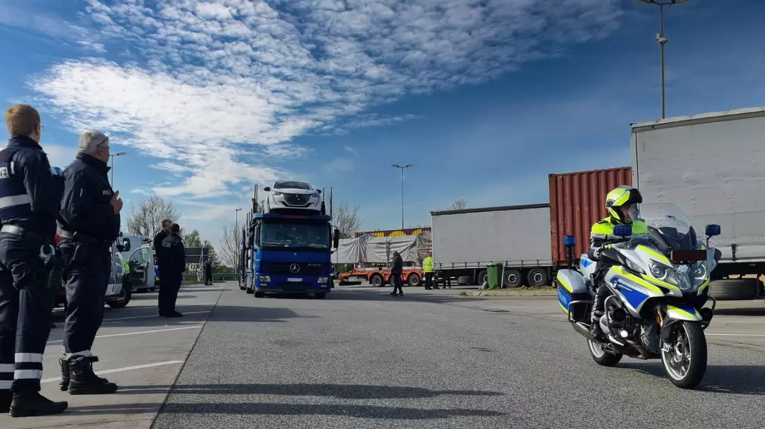 POL-PPRP: Drogenfahrt und Haftbefehle bei länderübergreifender Kontrolle des gewerblichen Güterverkehrs - Bild: presseportal.de