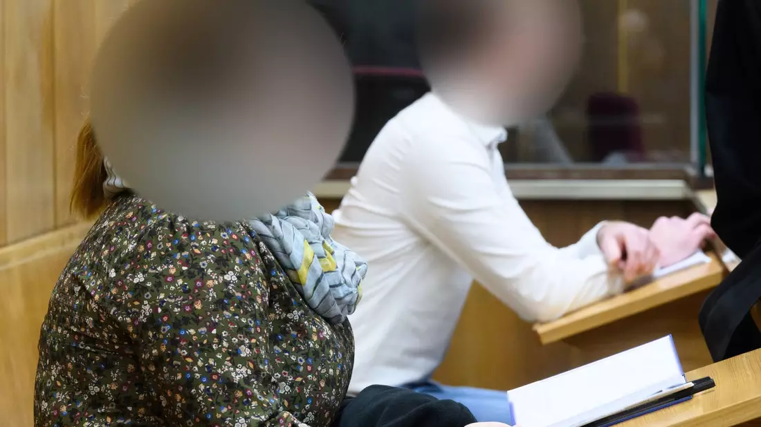 Die beiden Angeklagten sind vom Landgericht Hannover zu langen Haftstrafen verurteilt worden. - Bild: Julian Stratenschulte/dpa