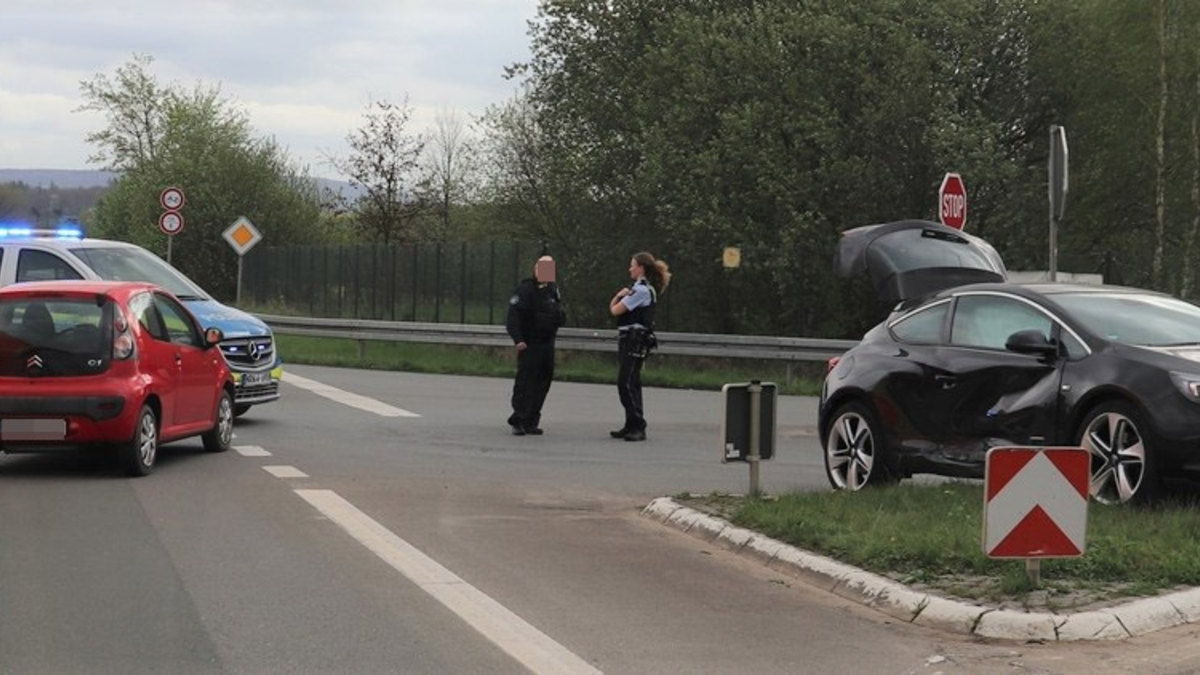 POL-HX: Unfall im Kreuzungsbereich - Foto: presseportal.de