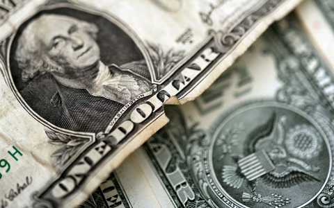 Blick auf US-Dollar: Im Monatsvergleich stiegen die Verbraucherpreise im März um 0,4 Prozent. - Foto: Marius Becker/dpa