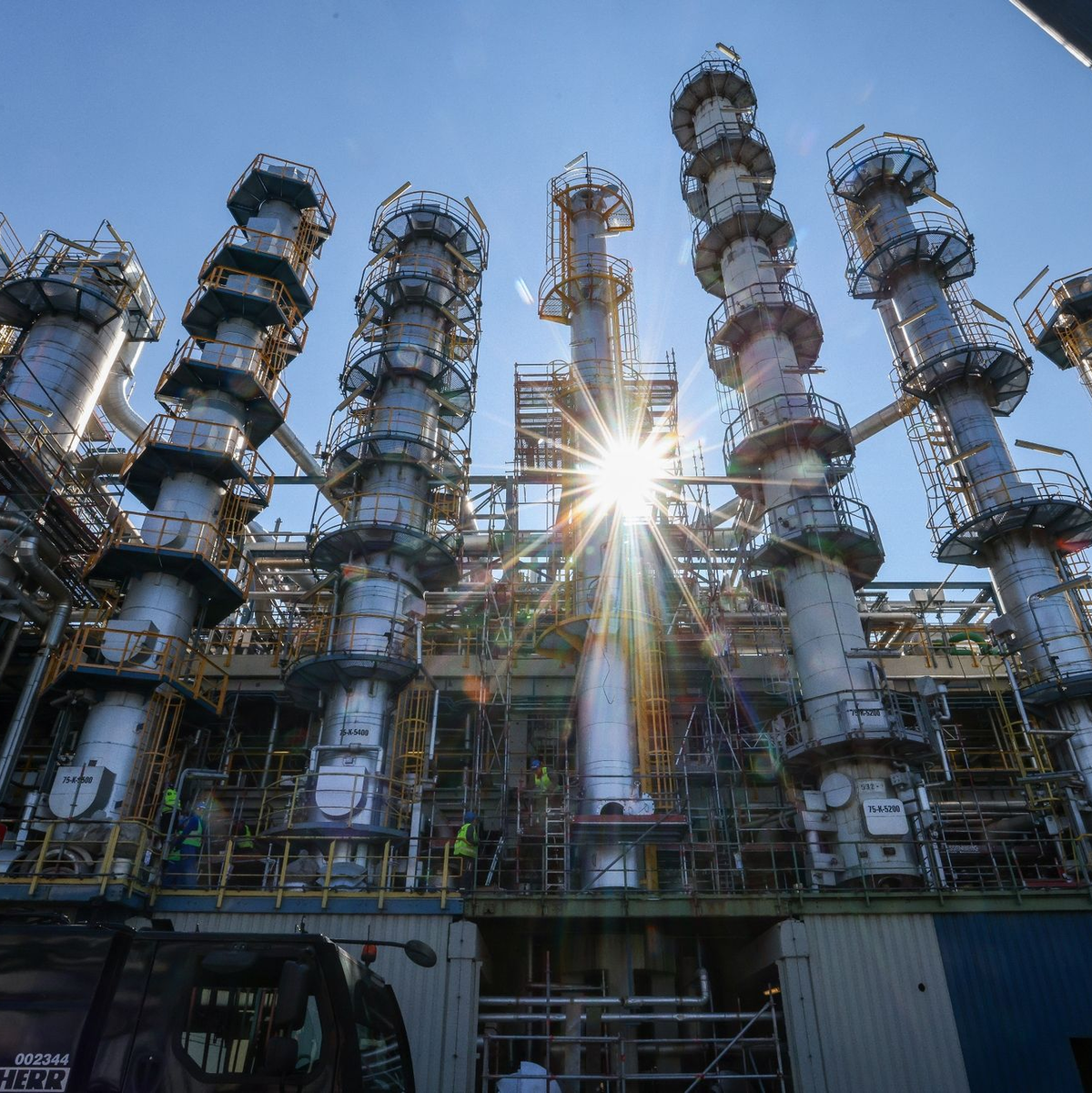 Die Chemieindustrie ist forschungsstark - muss sich aber ausländischer Konkurrenz erwehren (Archivbild) - Foto: Jan Woitas/dpa