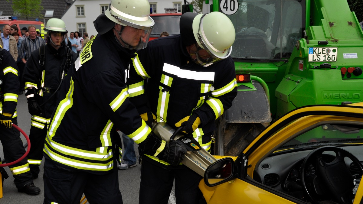 FW-KLE: 90 Jahre Freiwillige Feuerwehr Bedburg-Hau: Aktionstag am 1. Mai ist der Start ins Jubiläumsjahr - Foto: presseportal.de