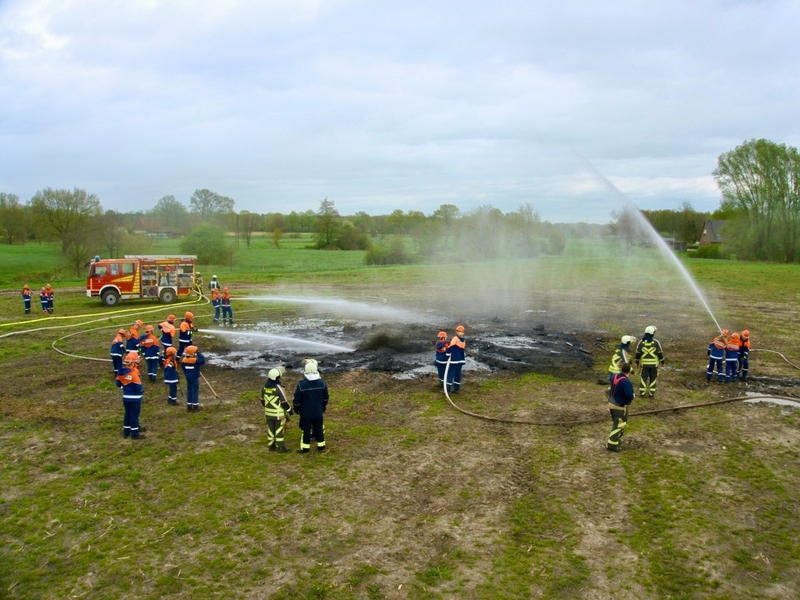 FW Hünxe: Unbekannte Geräusche - Feuerwehr rettet zwei Eichhörnchen - Foto: presseportal.de
