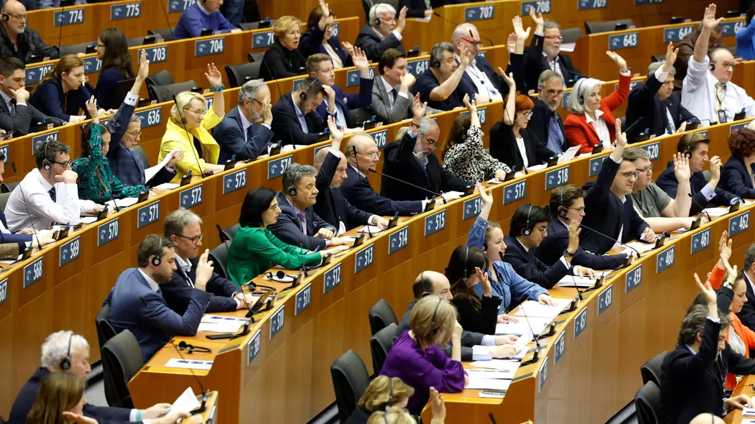 Das EU-Parlament hat für die umstrittene Asylreform gestimmt. - Bild: Geert Vanden Wijngaert/AP/dpa