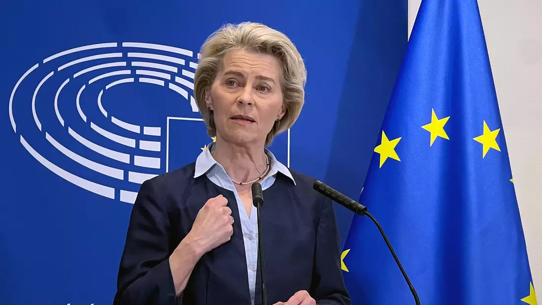 EU-Kommissionspräsidentin Ursula von der Leyen begrüßte die Zustimmung des Parlaments zur Asylreform. - Bild: Jessica Lichetzki/dpa