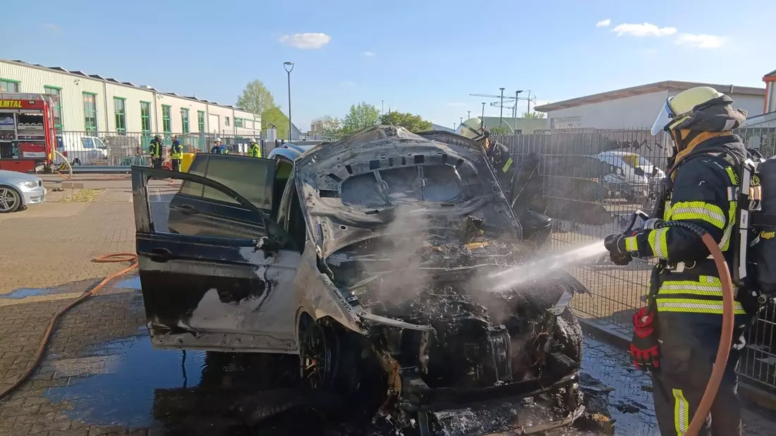 FFW Schwalmtal: Feuerwehr löscht Fahrzeugbrand - Bild: presseportal.de