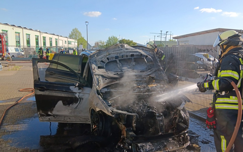 FFW Schwalmtal: Feuerwehr löscht Fahrzeugbrand - Foto: presseportal.de