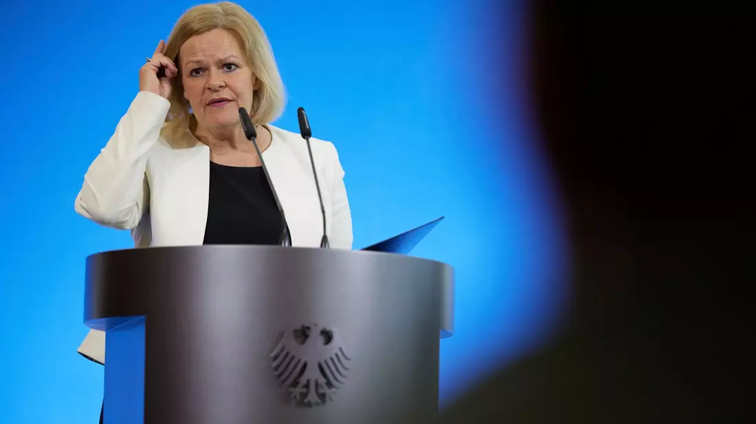 Bundesinnenministerin Nancy Faeser will sich dafür einsetzen, dass die beschlossene Reform des europäischen Asylsystems möglichst schnell Wirkung entfaltet. - Bild: Jörg Carstensen/dpa