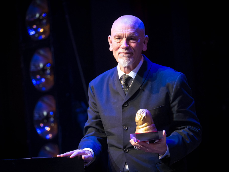 John Malkovich 2024 bei einem Termin in Bremen. - Foto: Sina Schuldt/dpa