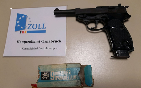 HZA-OS: Osnabrücker Zoll entdeckt Pistole im Handschuhfach - Foto: presseportal.de