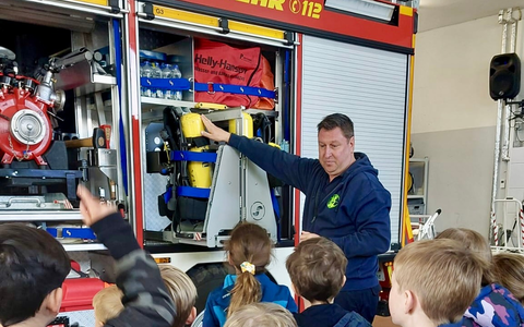 FW Hünxe: 40 Kinder zu Gast bei der Feuerwehr - Brandschutzerziehung in Bruckhausen - Foto: presseportal.de