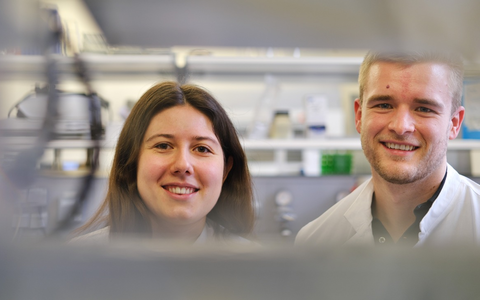 Biotechnologie-Studierende erforschen Alternativen zu Öl und Gas - Foto: presseportal.de