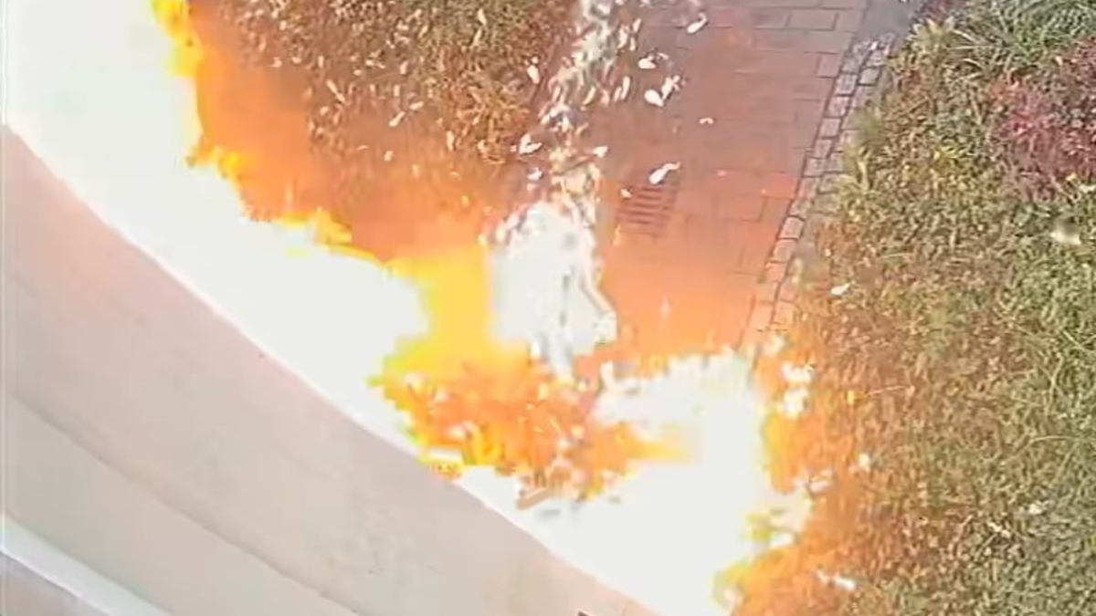 POL-OL: Nach Brandsatzwurf auf die Oldenburger Synagoge - Polizeipräsident setzt Belohnung aus - Hinweisportal wird geschaltet - Foto: presseportal.de