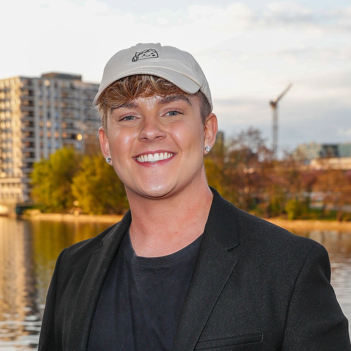 Twenty4tim hat 2,7 Millionen Instagram-Follower und sagenhafte 4,9 Millionen TikTok-Anhänger. - Foto: Gerald Matzka/dpa