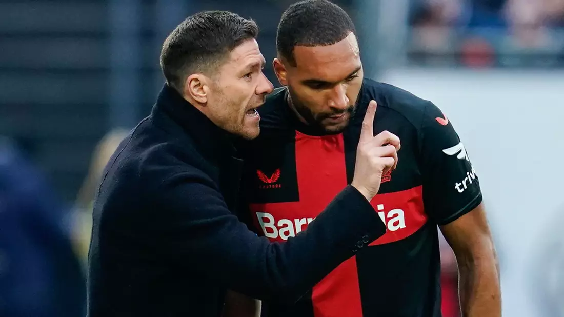 Jonathan Tah schwärmt von Leverkusens Trainer Xabi Alonso. - Bild: Uwe Anspach/dpa