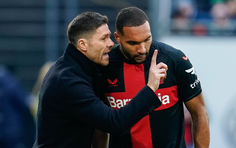 Jonathan Tah schwärmt von Leverkusens Trainer Xabi Alonso. - Foto: Uwe Anspach/dpa