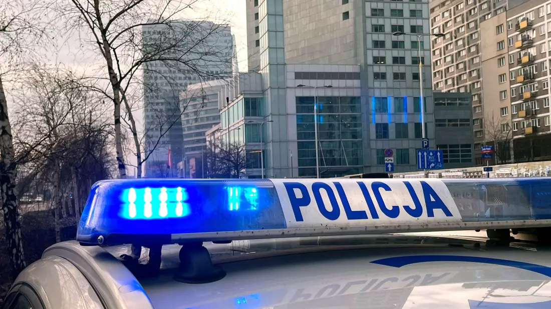 Die Polizei in Polen hat drei Männer festgenommen, die jahrelang Lkw während der Fahrt ausräumten. - Bild: Doris Heimann/dpa