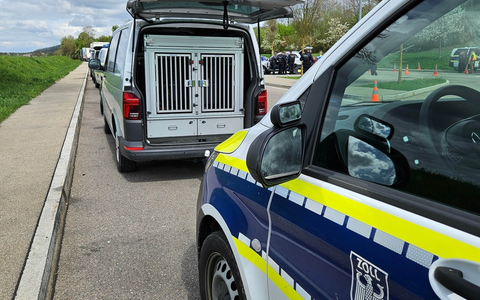 HZA-SI: Erfolgreiche Kontrollen/ZOLL stellt bei Kontrolle an der A 81 zahlreiche Verstöße fest - Foto: presseportal.de HZA-SI: Erfolgreiche Kontrollen/ZOLL stellt bei Kontrolle an der A 81 zahlreiche Verstöße fest - Foto: presseportal.de