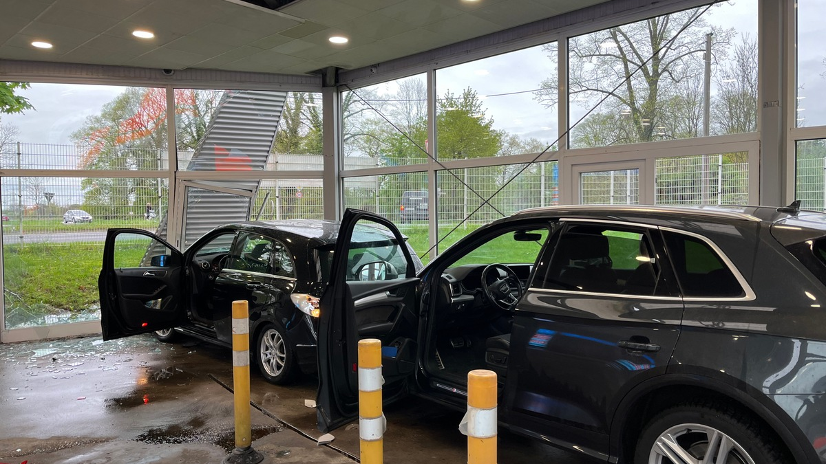 POL-WES: Moers - Unfall im Vorraum einer Waschanlage - Foto: presseportal.de