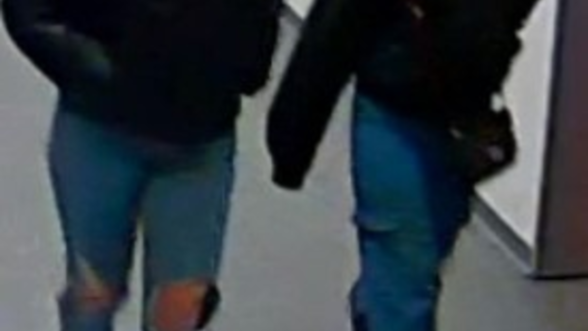 POL-AUR: Öffentlichkeitsfahndung nach Schmuckdiebstahl in Aurich: Wer kann Hinweise zu den abgebildeten Personen geben? - Foto: presseportal.de