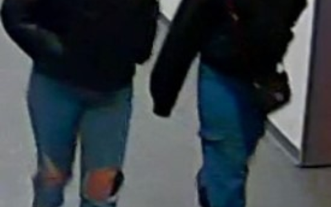 POL-AUR: Öffentlichkeitsfahndung nach Schmuckdiebstahl in Aurich: Wer kann Hinweise zu den abgebildeten Personen geben? - Foto: presseportal.de
