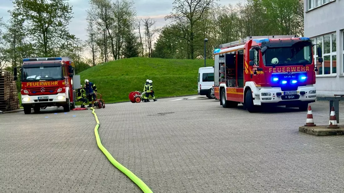 FW-EN: Ausgelöste Brandmeldeanlagen - Feuer in einer Werkstatt & weitere Brandmeldung aus Hotel - Bild: presseportal.de