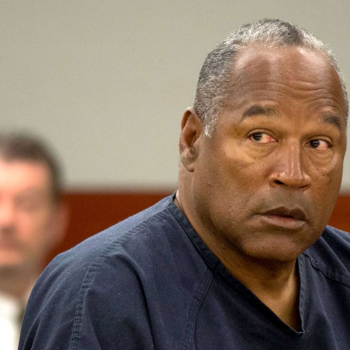 O. J. Simpson wurde 1995 vom Mordverdacht an seiner Ex-Frau und deren Freund freigesprochen. Jetzt ist er tot. - Foto: Julie Jacobson/AP-Pool/epa/dpa