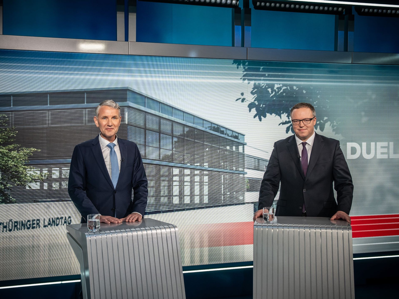 Das TV-Duell der Spitzenkandidaten für die Landtagswahl in Thüringen: Björn Höcke (AfD, l) und Mario Voigt (CDU). - Foto: Michael Kappeler/dpa