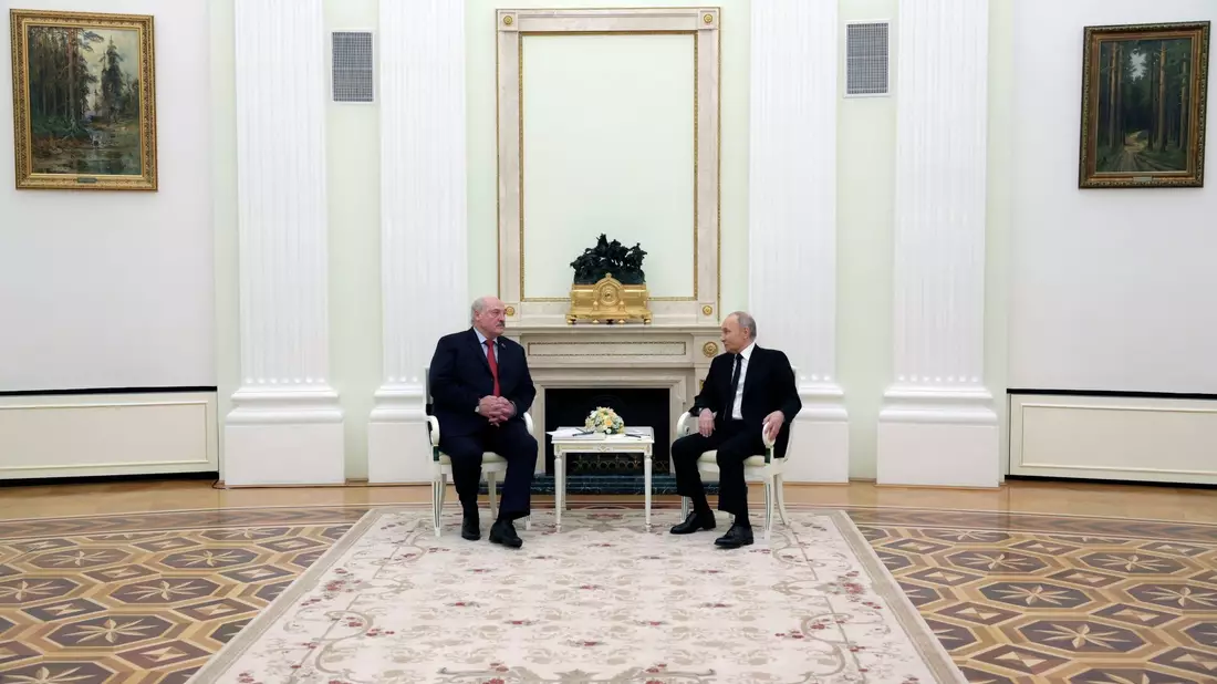 Wladimir Putin (r) und Alexander Lukaschenko im Kreml. - Bild: Gavriil Grigorov/Pool Sputnik Kremlin/AP/dpa