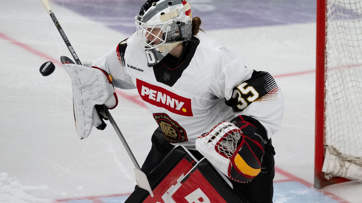 Torhüterin Sandra Abstreiter zeigte im WM-Viertelfinale gegen Tschechien eine überragende Leistung. - Foto: Sven Hoppe/dpa/Archivbild