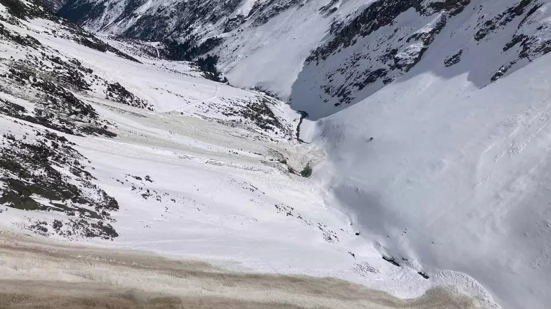 Bei einem Lawinenabgang in den Ötztaler Alpen in Österreich sind drei Wintersportler aus den Niederlanden ums Leben gekommen. - Bild: Unbekannt/BERGRETTUNG SÖLDEN/APA/dpa